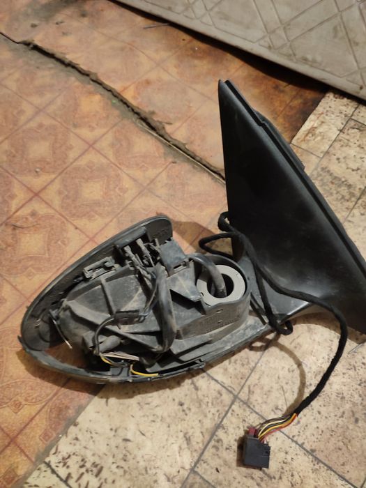 Продам боковое зеркало.