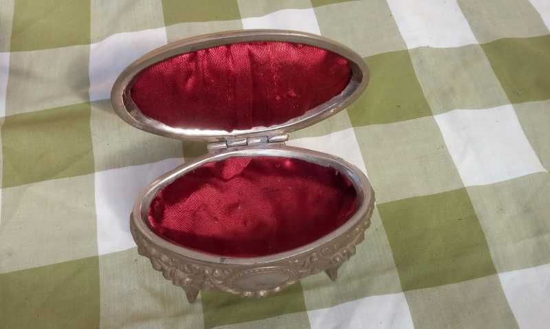 Caseta de bijuteri