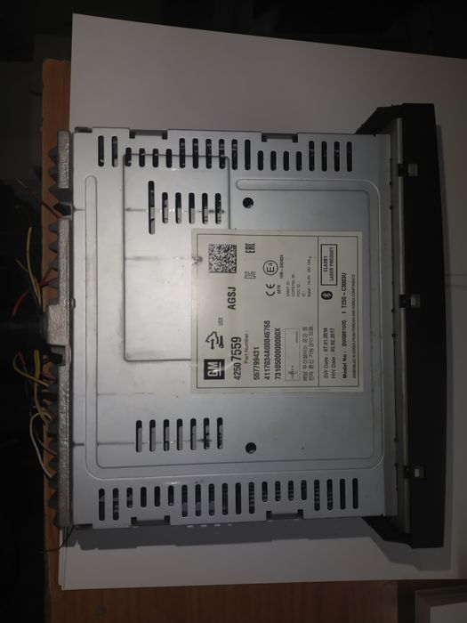 Магнитофон с блютусом и диском.