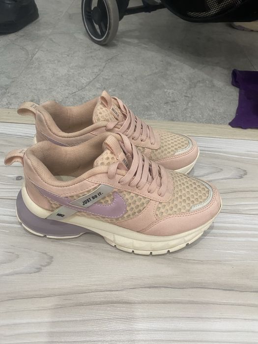 Кроссовки женские 2000 тыс