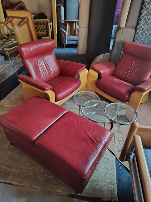 Set de doua fotolii cu taburet și măsuță