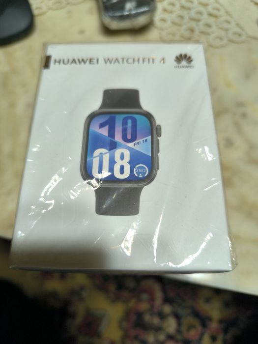 Смарт часовник Hauwei fit 4