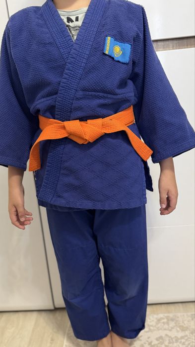 Продам кимано 130-140 рр