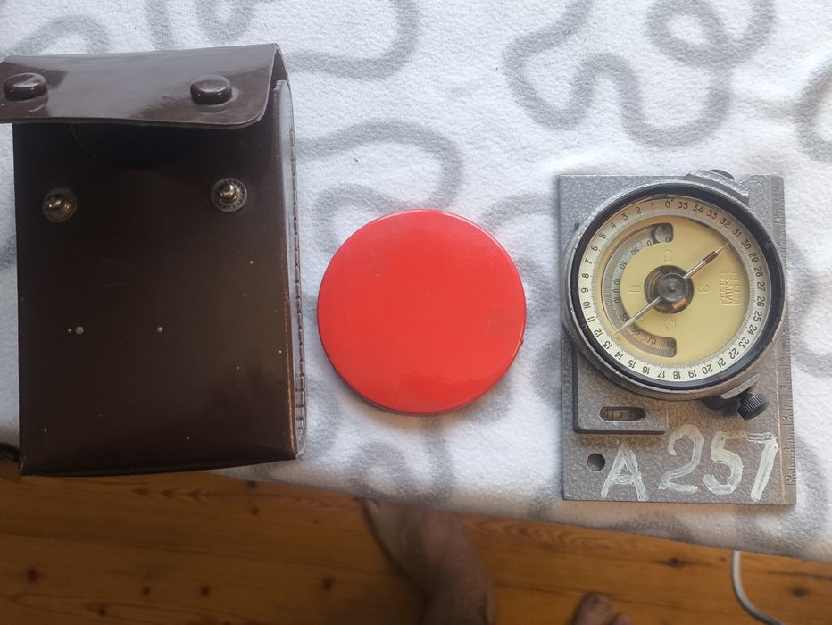 Компас геологический