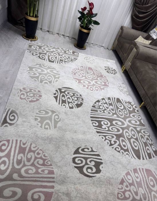 Ковры белого цвета с абстракциями