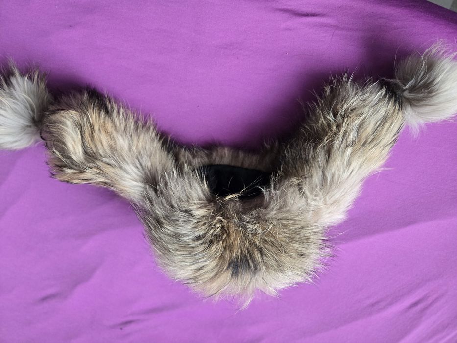 Кожена шапка с естествен косъм от лисица и каскети