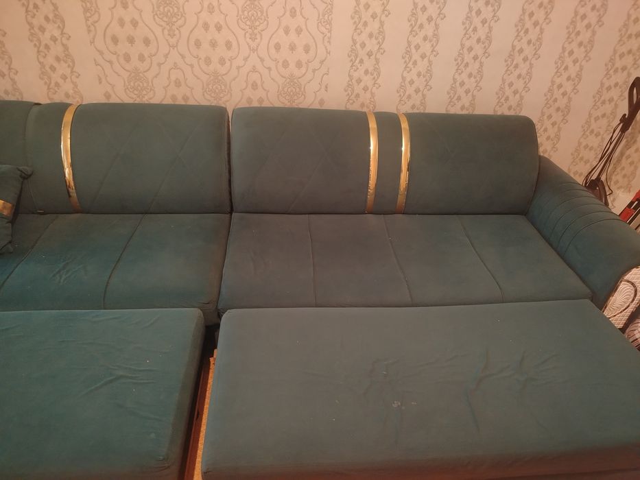 Продам Диван зеленый цыет