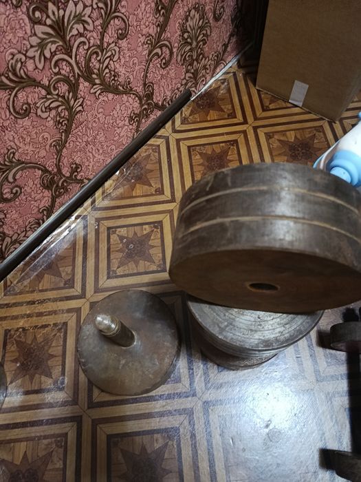 Гантел сотилади 2та дона хар биттаси 42 дан обший 84кг нержавейка.