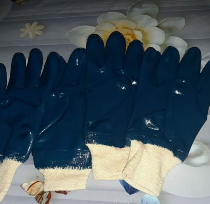 Продам рабочие перчатки разные.