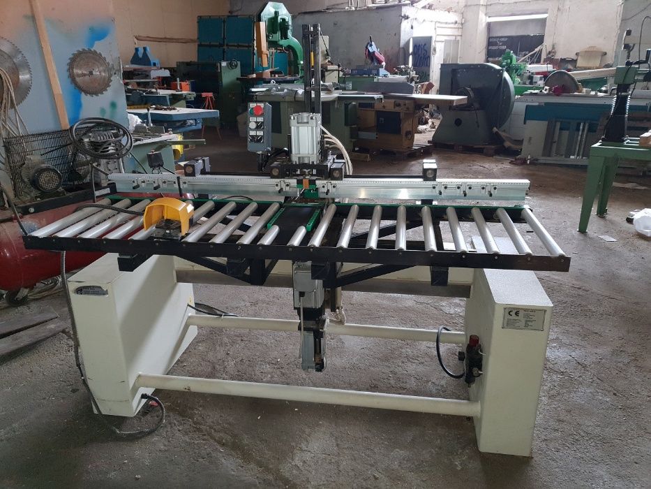 Автоматична машина за разпробиване и набиване на панти-