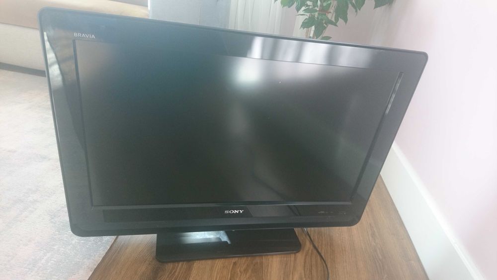 Телевизор Sony  Bravia, диагональ 32"