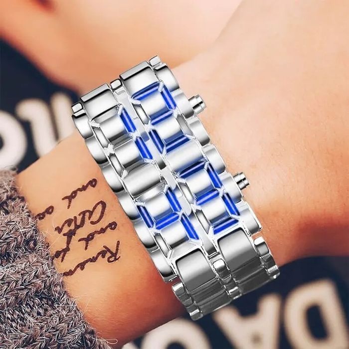 Ceas/brățară Lava. Oțel Samurai inoxidabil. Baterie inclusă.