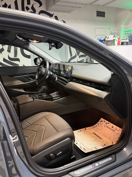 BMW i5 
MSport eDrive 35L