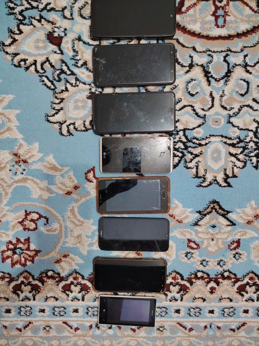 Телефоны из разных моделей