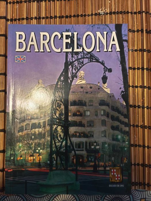 Продавам пътеводители- Индия и Барселона