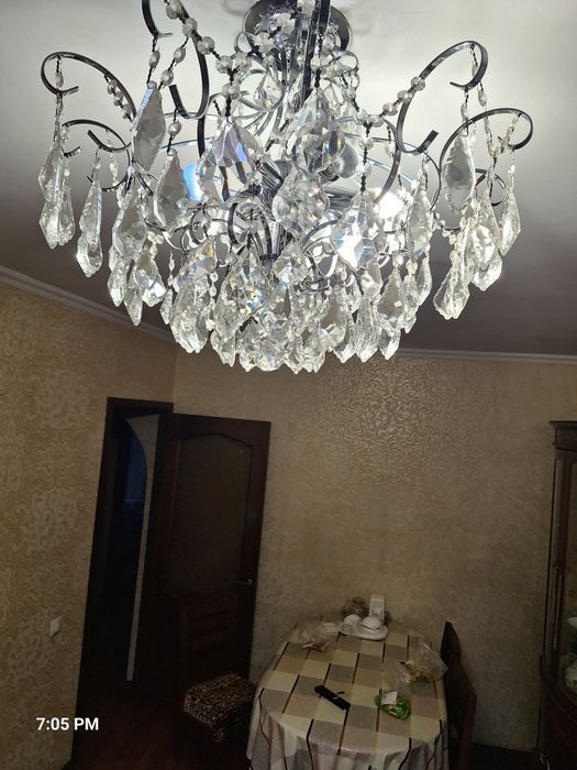 Продаётся люстра хрустальная