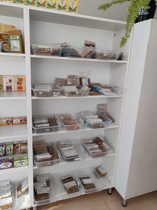 Шкафове / стелажи за аптека / магазин