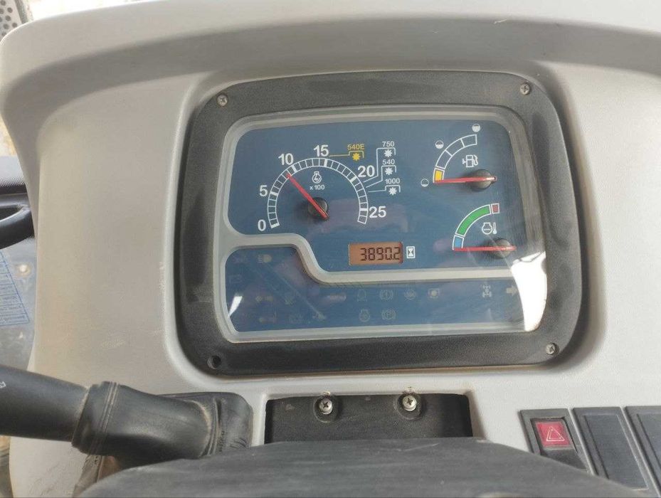 Трактор New holland TD5 110 (Mato chas 3890)