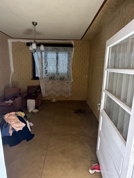 Casă bătrânească și teren intravilan