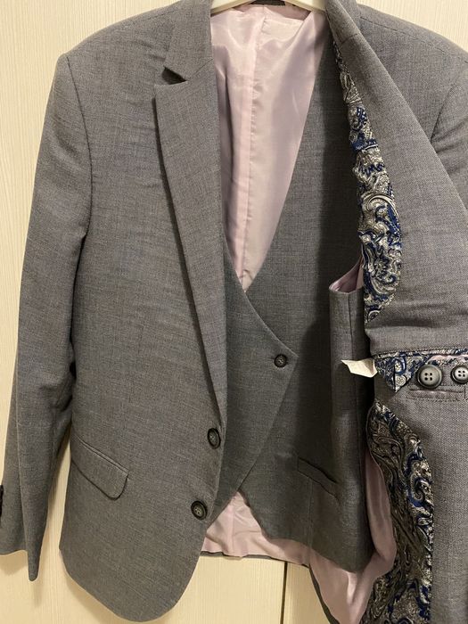 Costum Escudo marimea 46