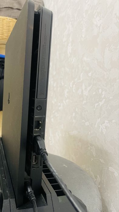 PS4 Slim 1TB + Геймпад + 7 игр + US Аккаунт