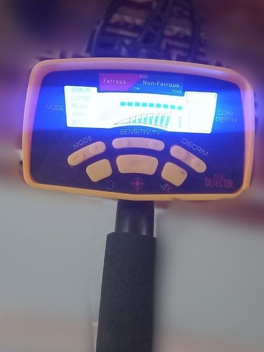 МЕТАЛЛОИСКАТЕЛЬ.    металоискатель
