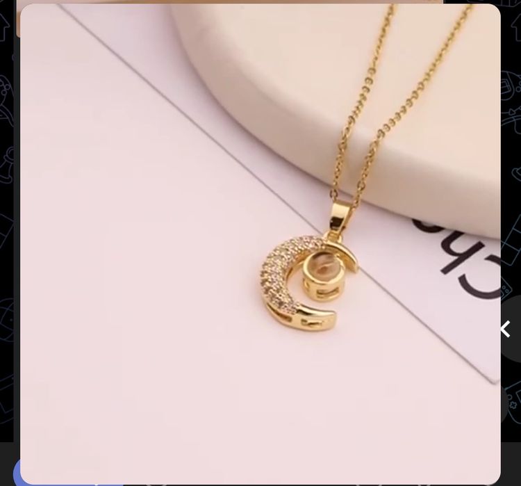 Allohning 99ta ismi yozilgan taqinchoq. Islomiy sovga