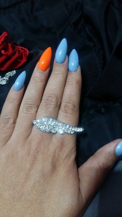 Двоен пръстен бокс стомана с крило и синджирче с висулка с камъчета