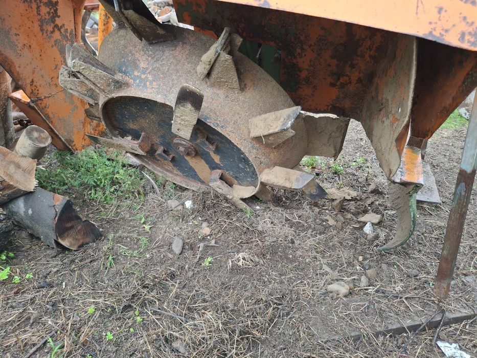 Utilaj agricol rotativ pt șanțuri