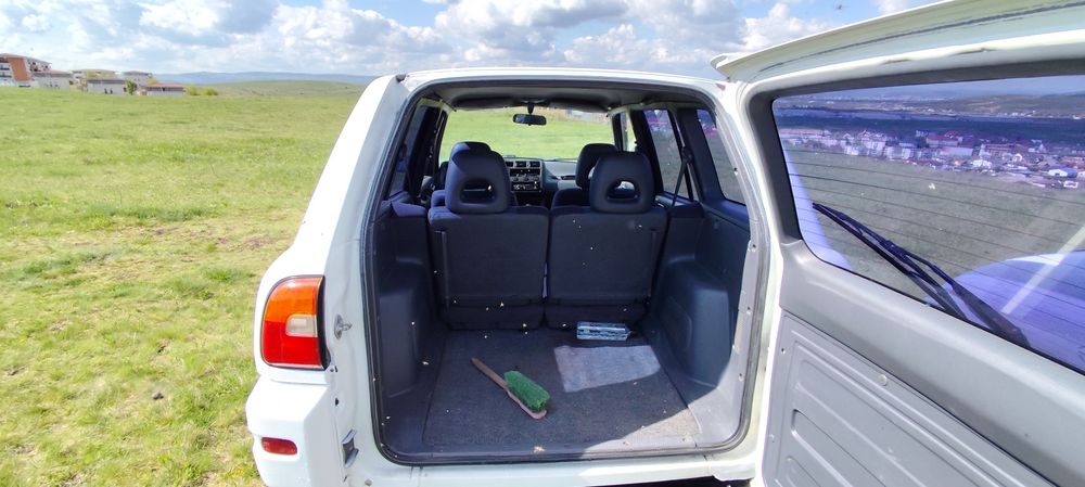 Toyota RAV4 an 1998, motor 2.0 benzina 130cp