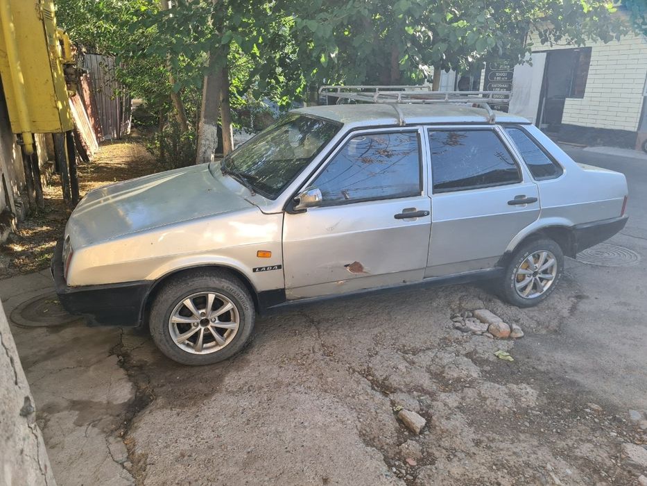 Продам автомобиль Ваз 21099,1994г имеется газ балон .
