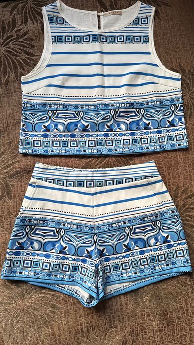 Луксозен Стилен Марков Сет Потниче и къси панталонки от Paris France !