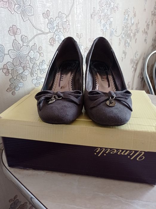 Продам туфли замшевые