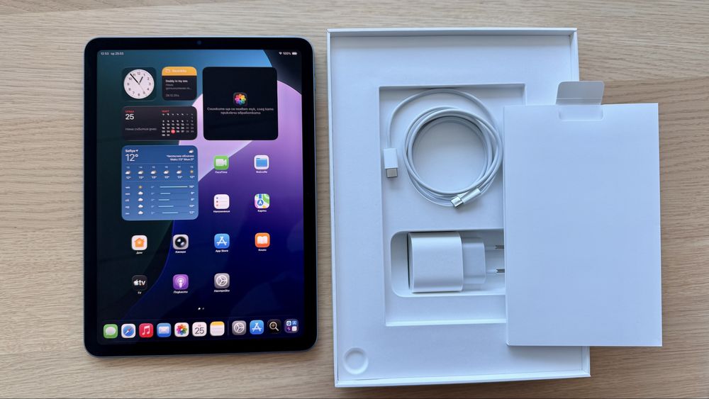 Продавам iPad Air 5 64GB син