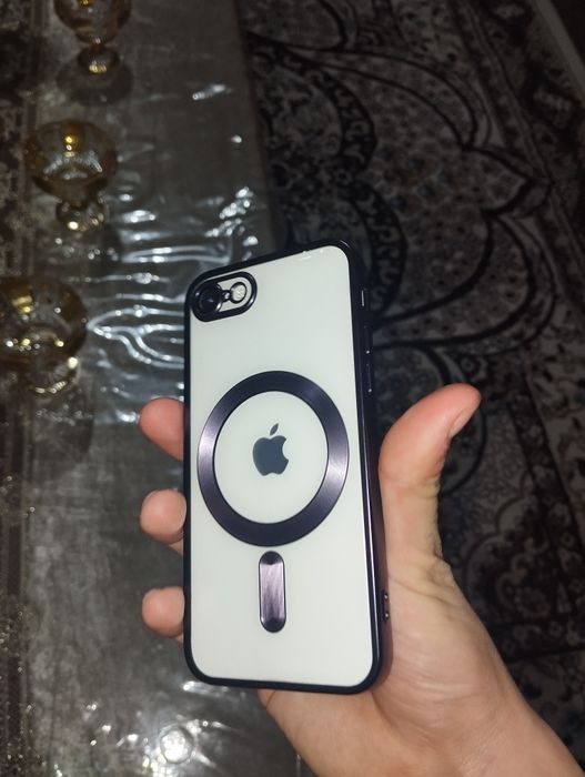 Iphone se 2020 SROCHNO