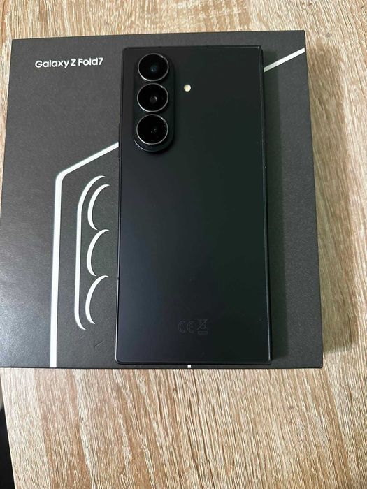 Продавам Samsung Galaxy Z Fold 7