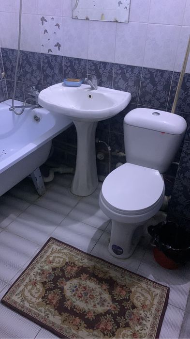 Чистая 2 х комнатная квартира .