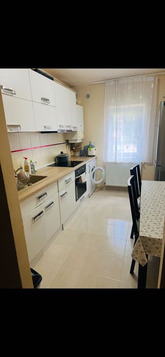 Închiriez apartament