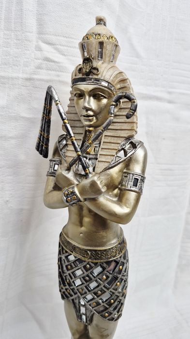 Figurină egipteană Tutankhamun din rășină acrilică, Colecția Leonardo, 36cm înnălțime.