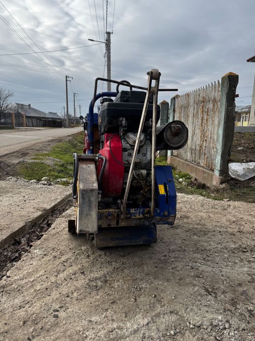 Mașină de tăiat beton/asfalt cu motor Honda de 20HP.