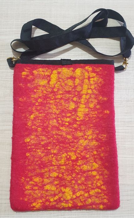 Сумочка из шерсти и шёлка