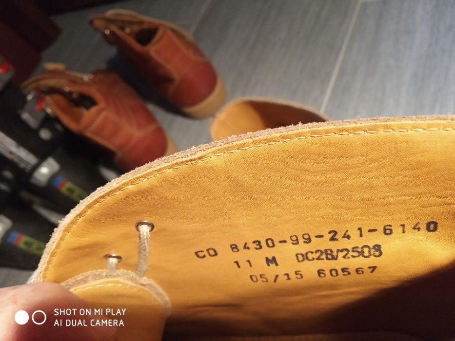 предлагат се кожени мъжки боти в естествен цвят, импрегнирани