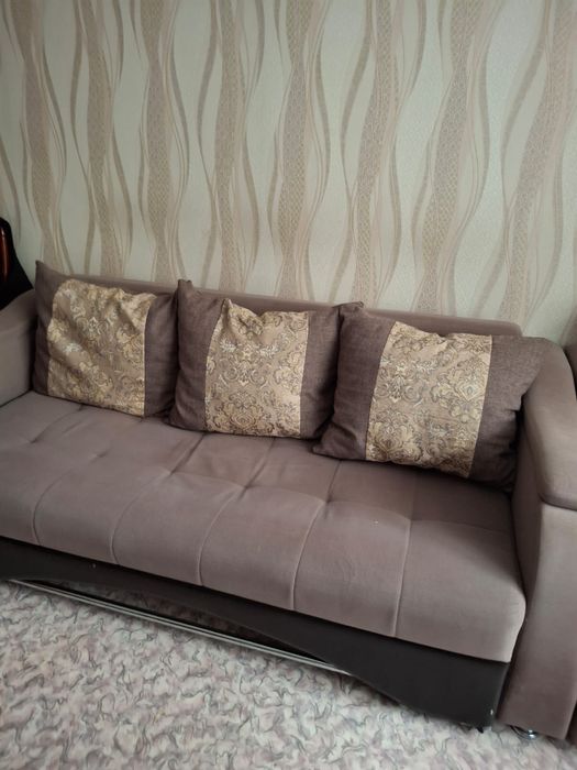 Срочно продаю диван