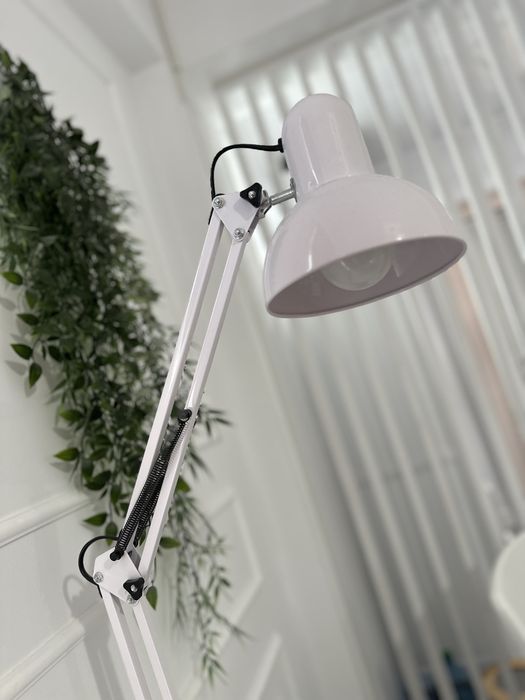 Lampa de masa cu cleme