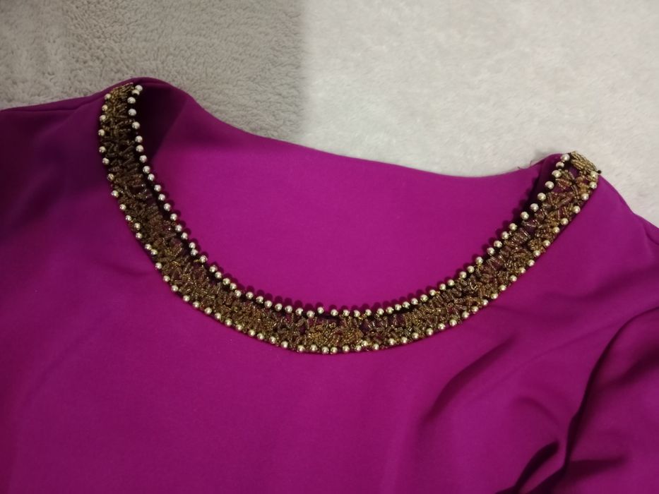 Платье цвета фуксия