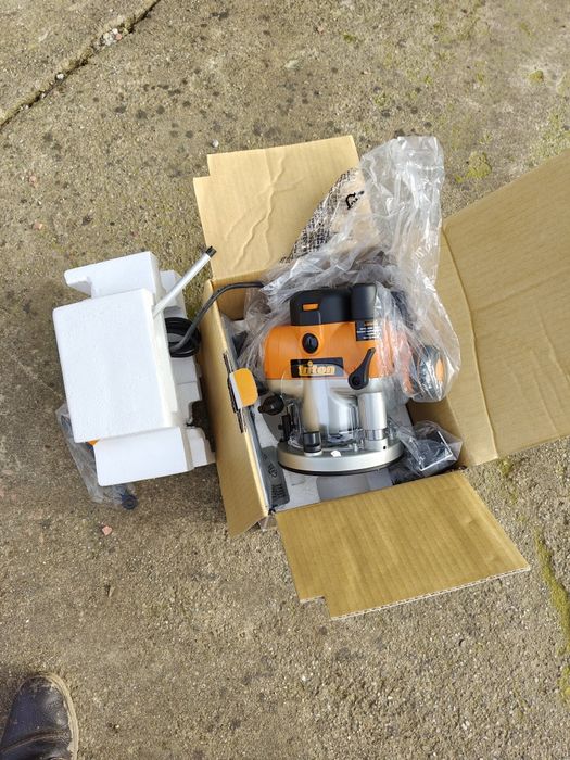 Oberfreza, freza manuala Triton