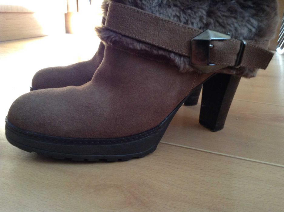 Дамски кафяви велурени боти BATA