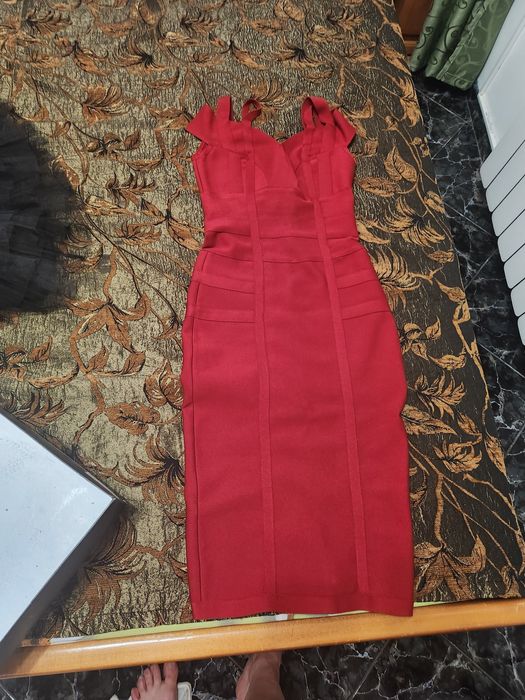 Червена рокля по тялото ,Бандажна