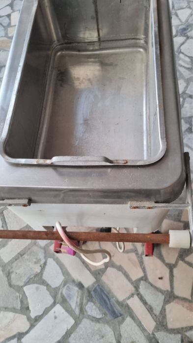 Продается электрическая фритюрница