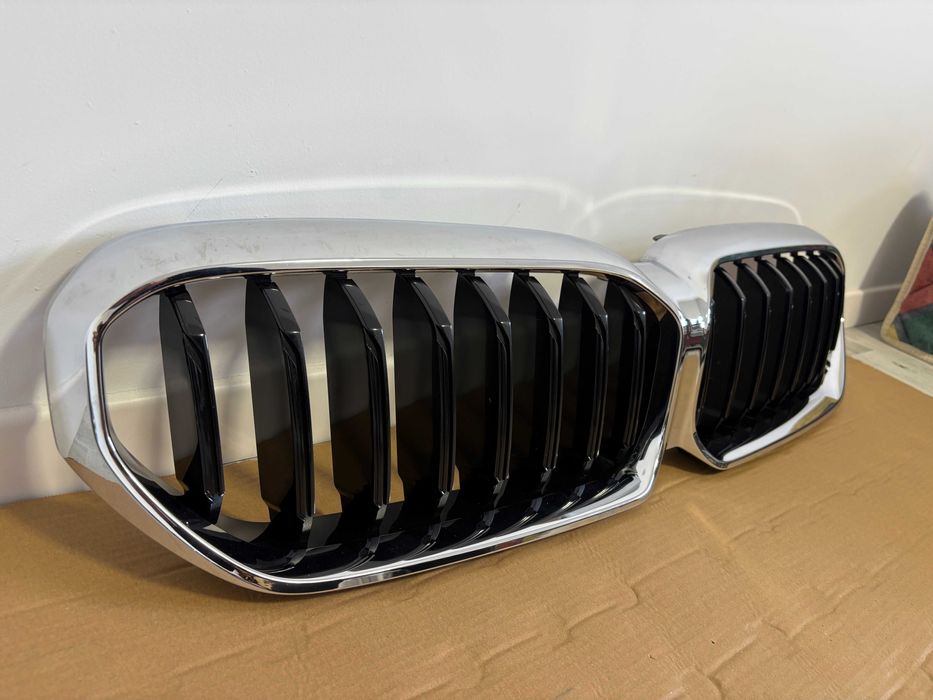 Grila radiator Bmw seria 5 G30 / G31 / G38 LCI dupa 2020 originala